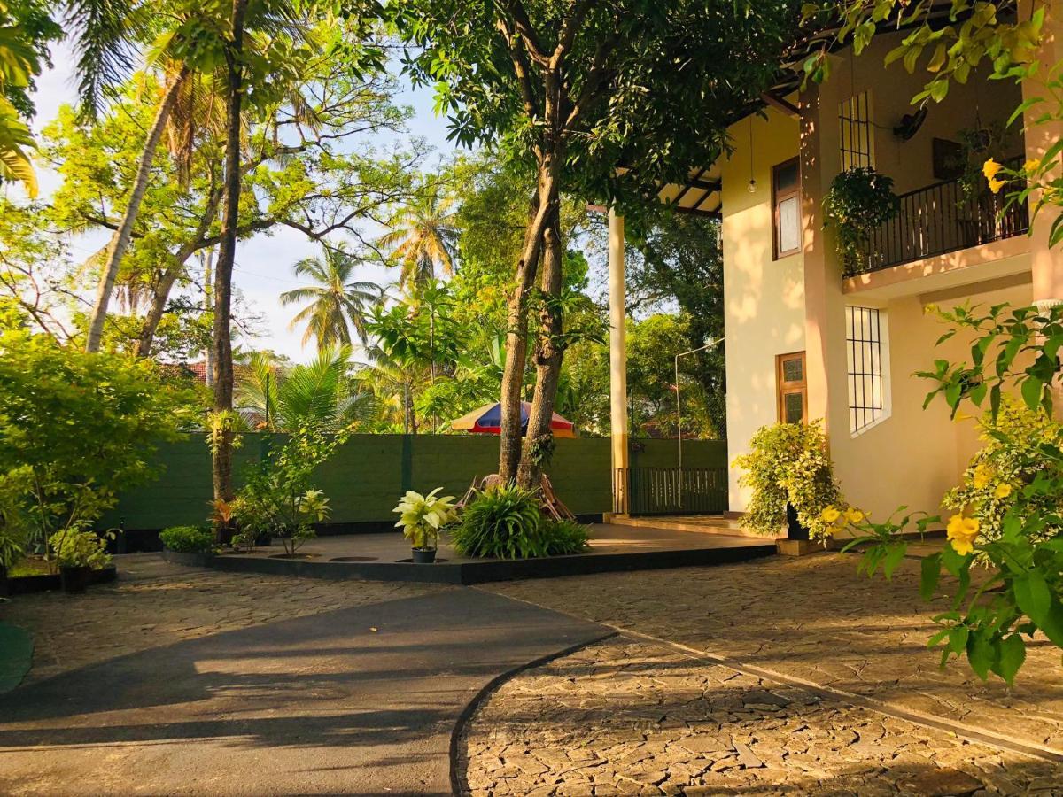 West Dene Bed & Breakfast Negombo Bagian luar foto