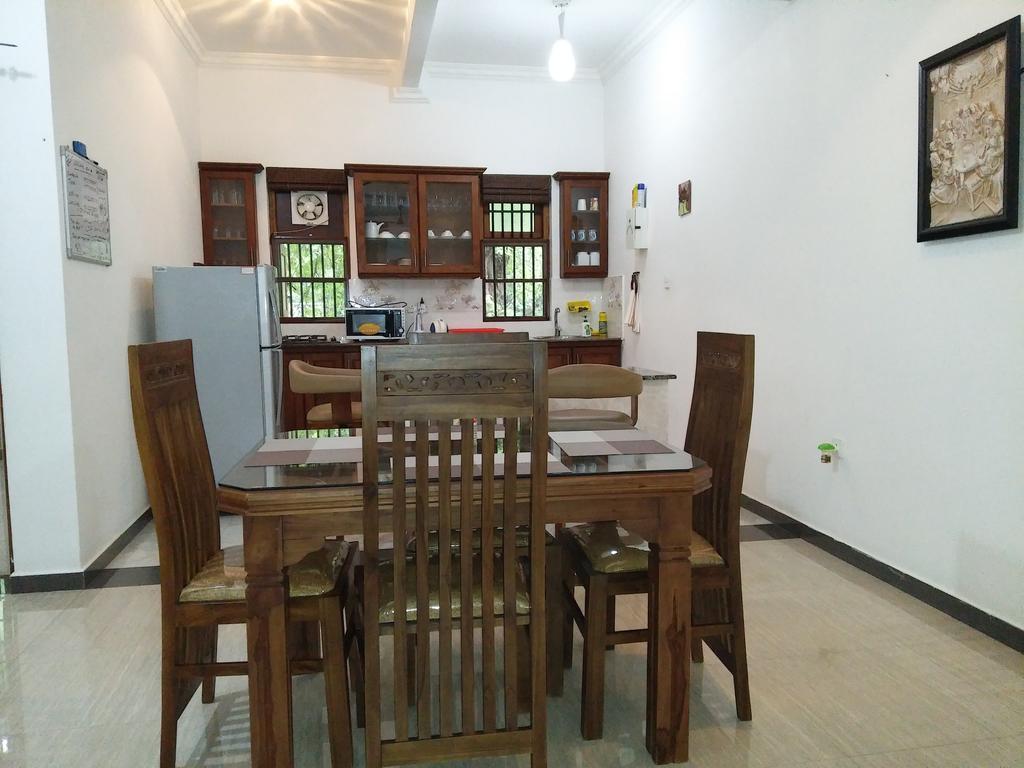 West Dene Bed & Breakfast Negombo Bagian luar foto