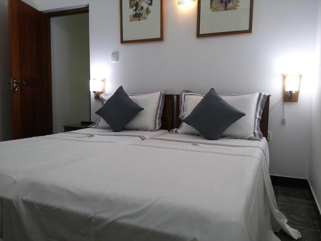 West Dene Bed & Breakfast Negombo Bagian luar foto