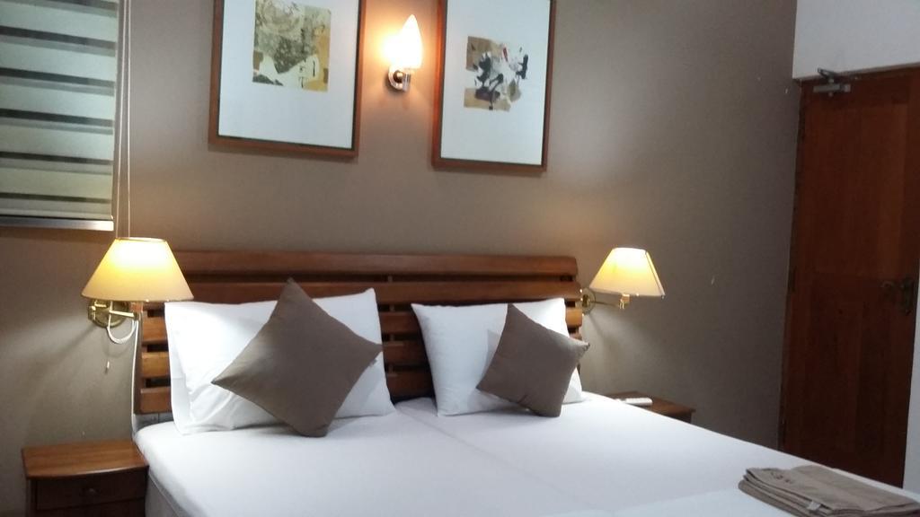 West Dene Bed & Breakfast Negombo Bagian luar foto