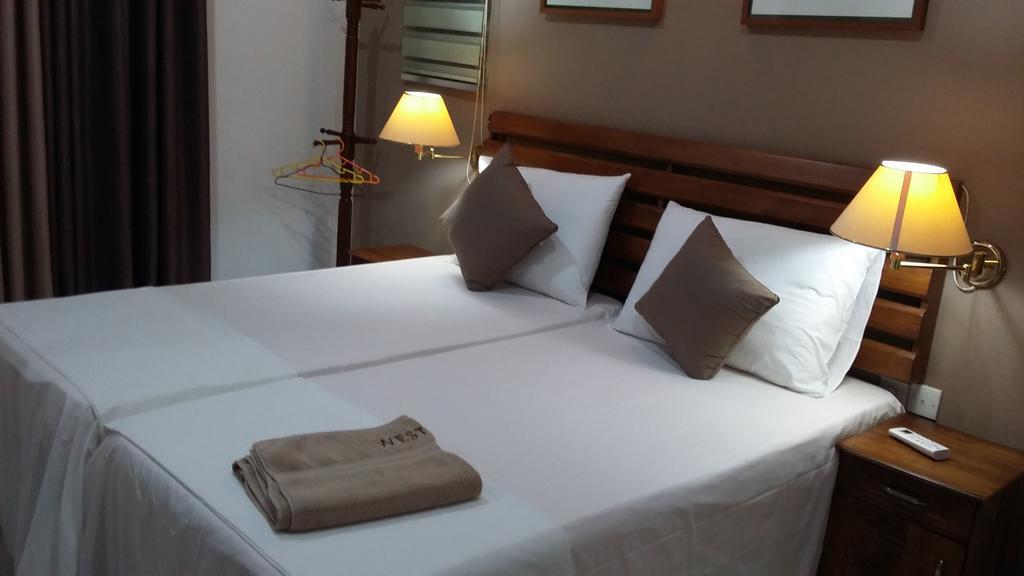 West Dene Bed & Breakfast Negombo Bagian luar foto