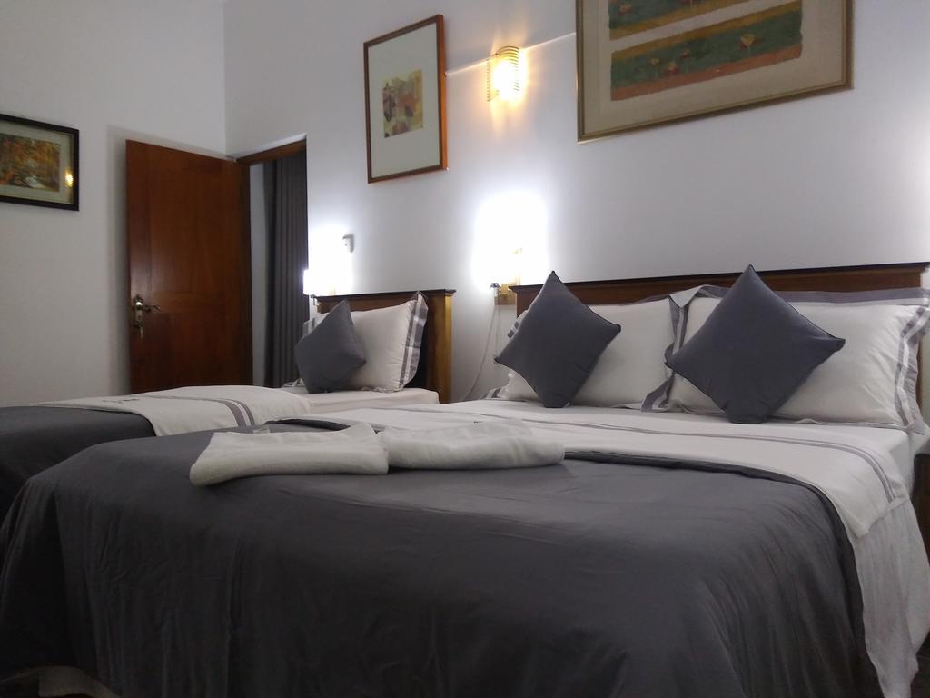 West Dene Bed & Breakfast Negombo Bagian luar foto