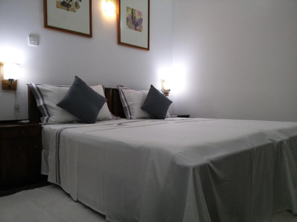 West Dene Bed & Breakfast Negombo Bagian luar foto