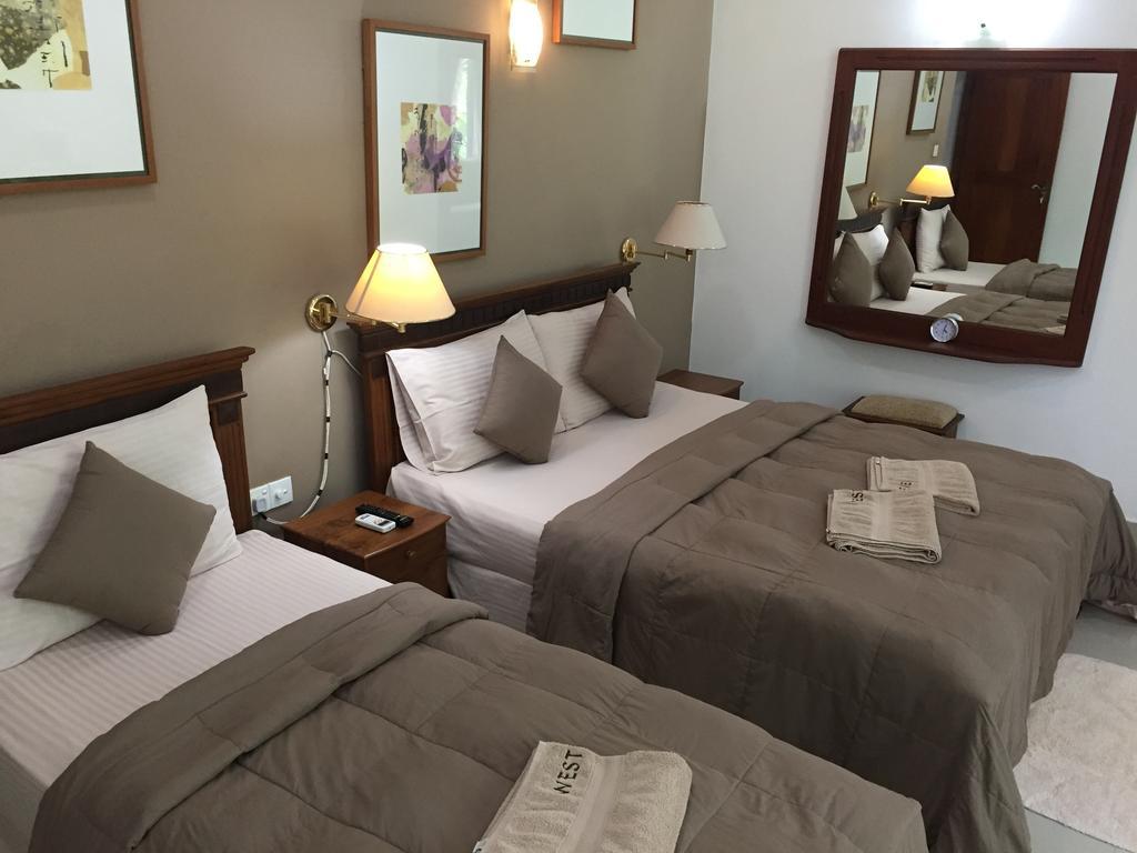 West Dene Bed & Breakfast Negombo Bagian luar foto