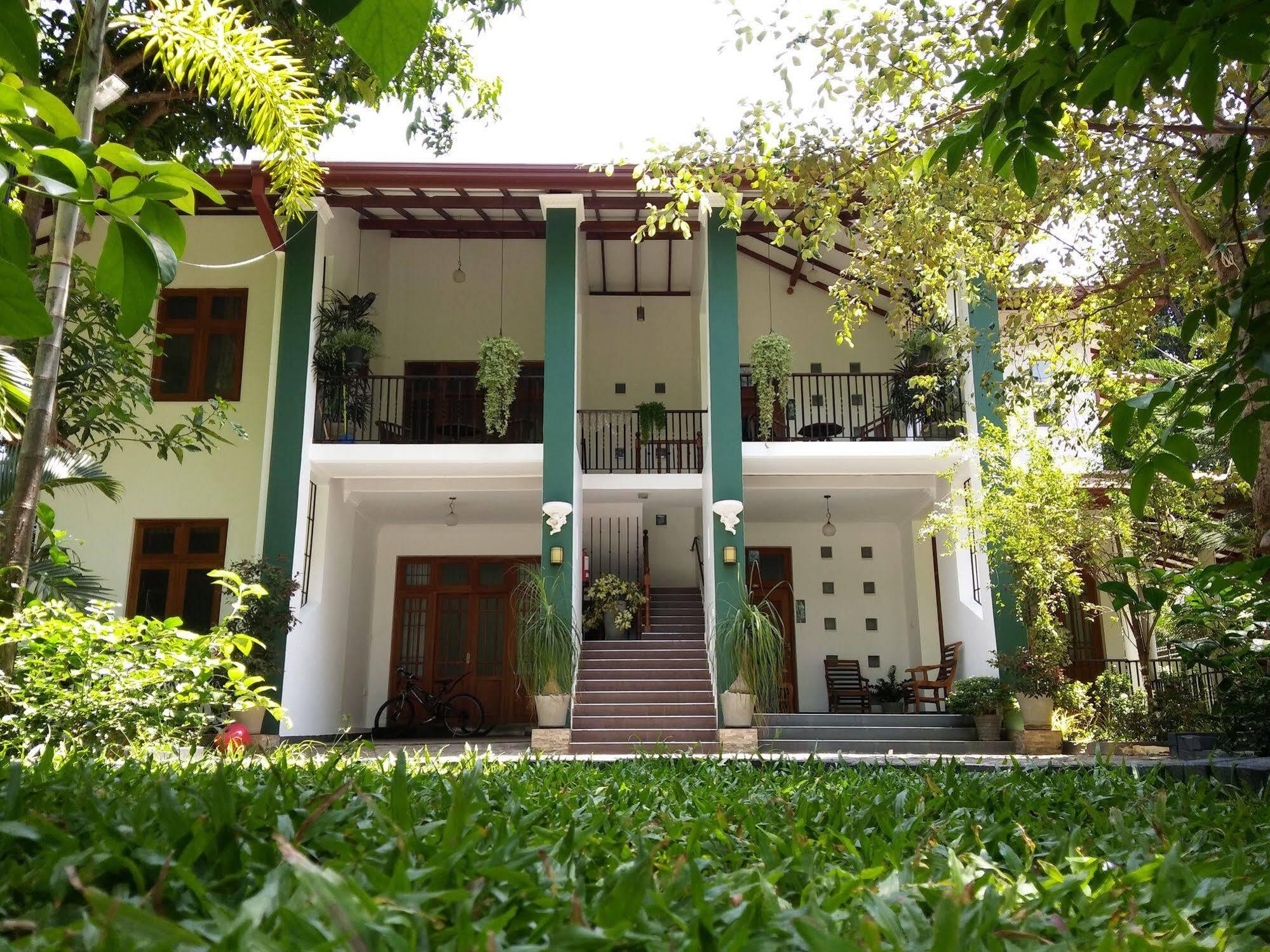 West Dene Bed & Breakfast Negombo Bagian luar foto