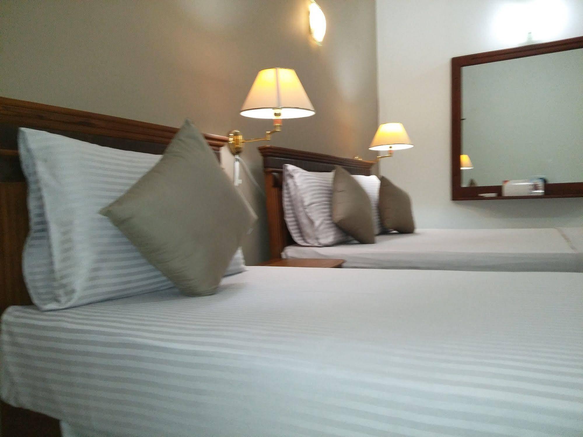 West Dene Bed & Breakfast Negombo Bagian luar foto